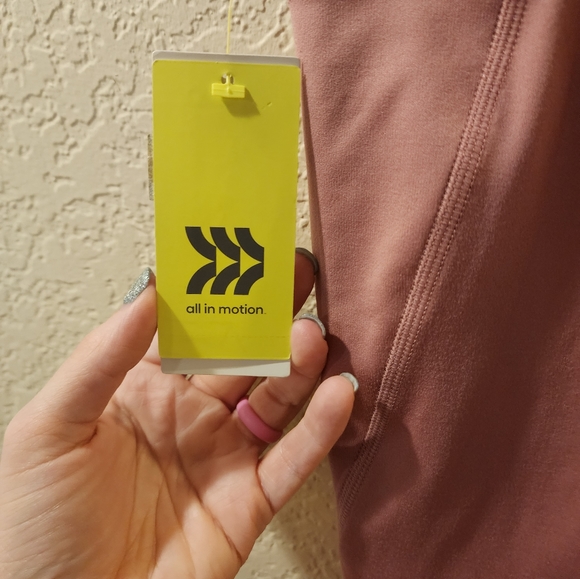 All in Motion Ultra Highrise Crop Yoga Pants Womens XS Rose Ruched Hem 2 Pockets - Picture 6 of 9